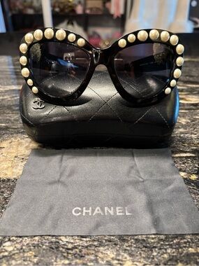 CHANEL Black Oversized Sunglasses with Pearl Accents